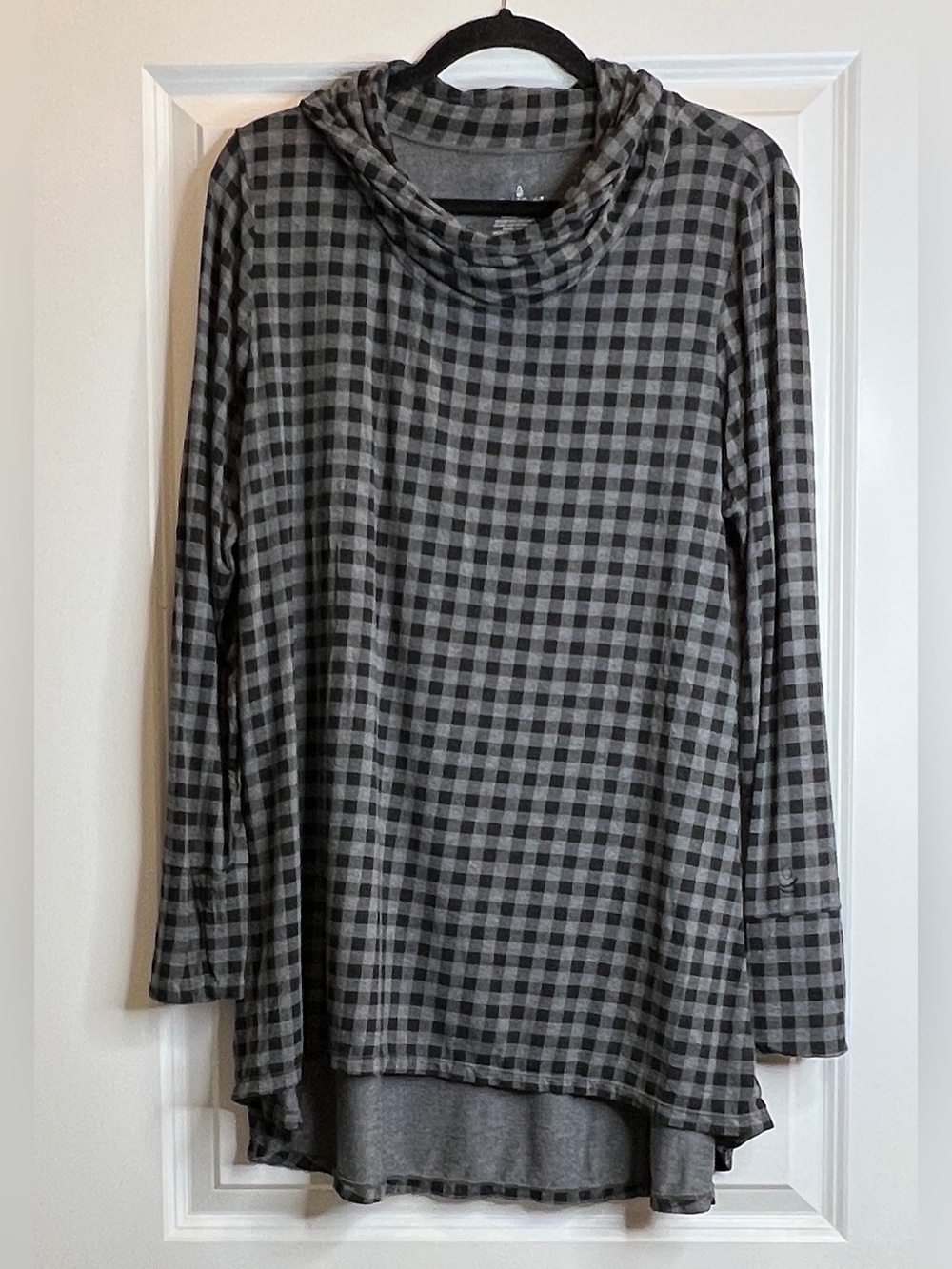 Cuddl Duds Softwear Black Gray Check Cowl Neck Tunic Top XL Thumbholes